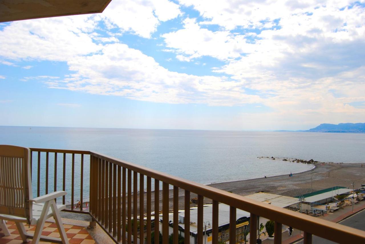 Gaiavacanze Beach Apartment Bordighera Exteriör bild