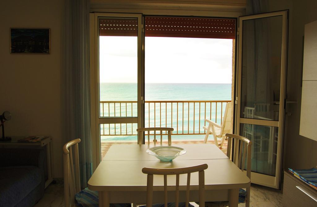 Gaiavacanze Beach Apartment Bordighera Exteriör bild
